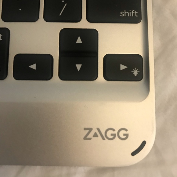 ZAGG Bluetooth Keyboard Case for iPad Mini - Picture 3 of 5